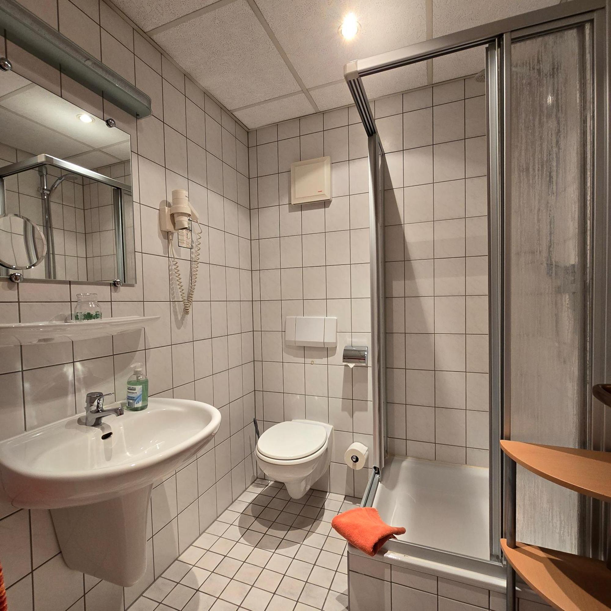 Hotel & Restaurant Zur Weintraube Ена Экстерьер фото
